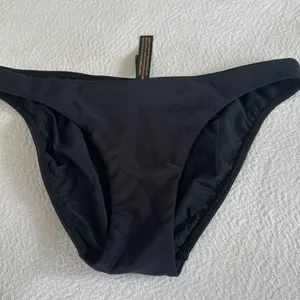 VIX PAULA HERMANNY  Solid Bikini Bottom, Sie Small, $96 thumbnail 4