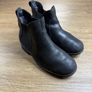 UGG Bonham Chelsea Boots Women's 6.5 Black Leather Wool Lined Water Resistant thumbnail 9