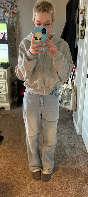 Curvy Ultra High-Rise Dad Hollister Jeans thumbnail 1