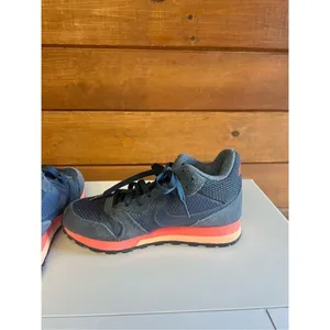 Nike MD Runner 2 Mid Women's 807172-448 Navy Running Shoes Size 6 thumbnail 5