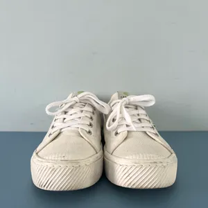 Cariuma OCA Low Off-White Canvas Lace Up Sneakers thumbnail 3