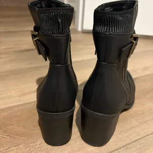White Mountain Smooth‎ Dessert Zipper Buckle Heeled Booties Black Shoe Size 8.5 thumbnail 3
