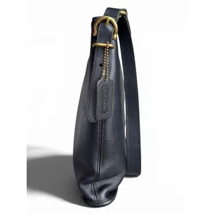 Coach Vintage Slim Bucket Bag Black Leather Style 9806 Minimalist Shoulder Bag thumbnail 5