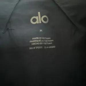 Alo Yoga Light Weight Takeaway Track Pullover Navy M thumbnail 4