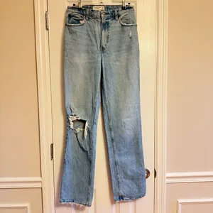 ABERCROMBIE &‎ FIRCH 90S STRAIGHT ULTRA HIGH RISE DISTRESSED DENIM JEANS size 28 thumbnail 4