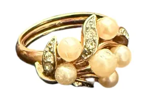 Vintage AVON Cluster Pearl and Rhinestones Cocktail Ring Costume Jewelry thumbnail 1