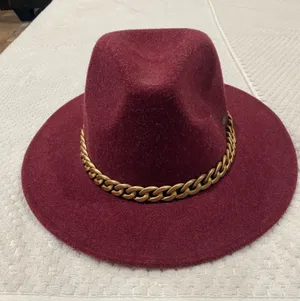 Cherokee Burgundy Felt Fedora with Gold Chain Trimu thumbnail 1