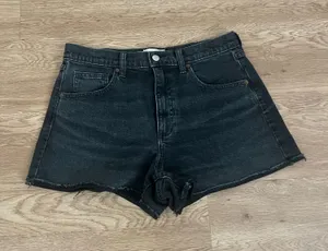 Universal Threads Shorts thumbnail 1