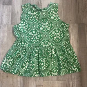 Ann Taylor sleeveless top featuring a green and white geometric print size med thumbnail 12