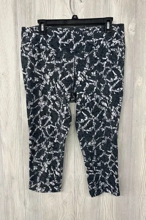 Nike Women's Legend 2.0 Dri-FIT Cotton Printed Capri thumbnail 2