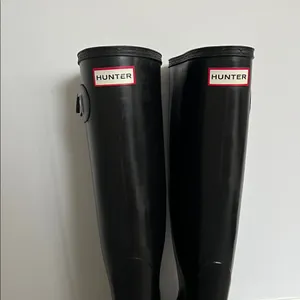 Hunter Black Gloss Tall Rain Boots with Red Logo Accent Size 8 thumbnail 2