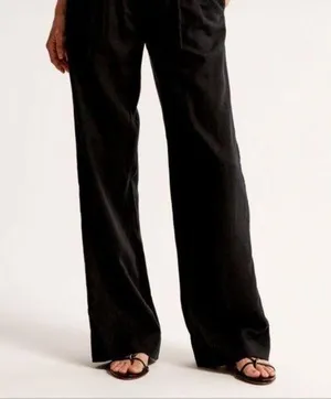 Abercrombie and Finch black pants thumbnail 1