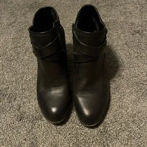 Hot tomato heeled booties Size 9 thumbnail 2