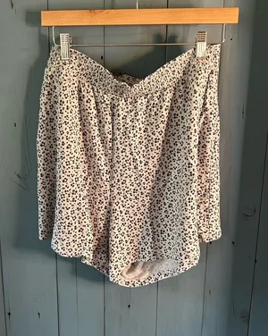 Gap Animal Print White & Black Lightweight Sleep Shorts w/elastic waist | Large thumbnail 1