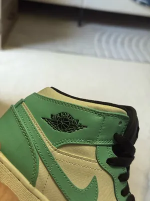 Air Jordan 1 Mid thumbnail 13