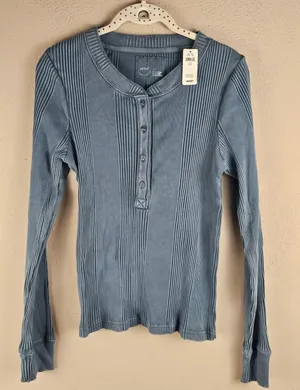 NWT Aerie Womens Green Long Sleeve Ribbed Henley Shirt Large thumbnail 1
