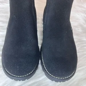 UGG #5431 Suede Shearling Lined Ankle Boots Size 7 thumbnail 3