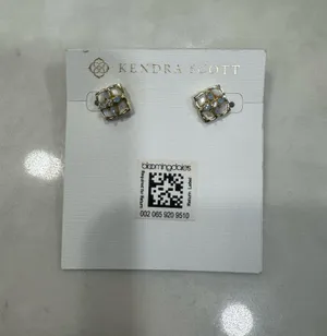 Kendra Scott Earrings thumbnail 1
