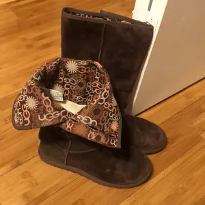 UGG Australia 3387 Lo Pro Button Fold Over Logo Boots Brown Sheepskin Size 6 thumbnail 3