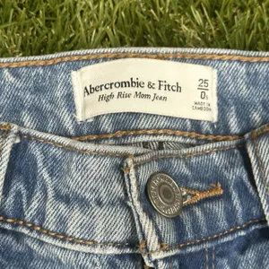 Abercrombie & Fitch High Rise Mom Jean Women's Size‎ 25 Blue Distressed thumbnail 5