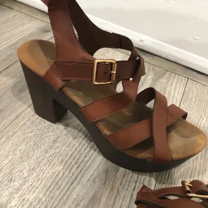 Top Moda Ankle Strap Buckle Platform Sandal Heels 7.5 Brown thumbnail 2