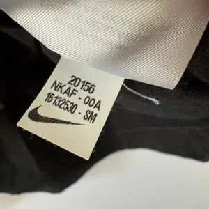 Nike New York Yankees Respect The Bronx Graphic T-Shirt Black Womens Small NKAF thumbnail 5