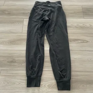 Lululemon Align Dark Gray Elastic Cuffed Nulu Joggers Size 4‎ thumbnail 5