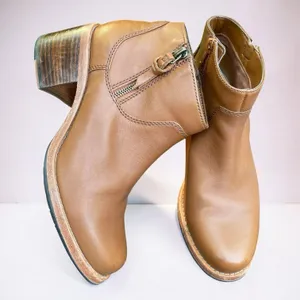 Old Money Clarks Clarkdale Dawn Tan Leather Chelsea Block Heel Ankle Boots 7M thumbnail 3