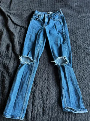 Abercrombie High-Rise Jeans Ultra Straight thumbnail 4