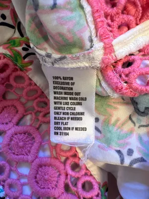 Crown & Ivy Pink Green Floral Print Pink Crochet Eyelet Trim Sleeveless Blouse M thumbnail 6