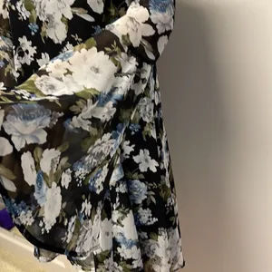 New Lulu’s long bell sleeve black with floral mini dress size M thumbnail 4