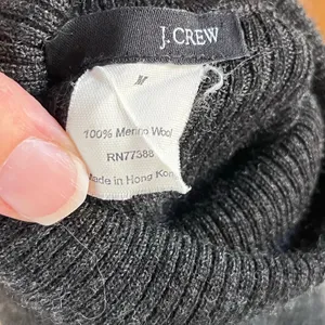 J.Crew Women's Vintage Charcoal Grey 100% Merino Wool Turtleneck Sweater Size M thumbnail 3