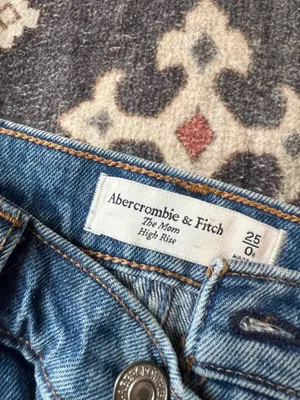 Abercrombie High-Rise Jeans thumbnail 2