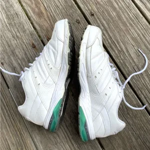 Women’s sneakers in wide width 👟👟 thumbnail 4