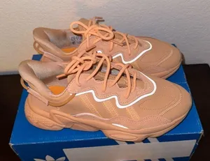 Adidas Ozweggo Peach Size 5 1/2 kids Size 7.5 women thumbnail 1