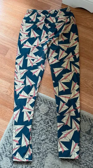 Lularoe One Size Leggings thumbnail 1