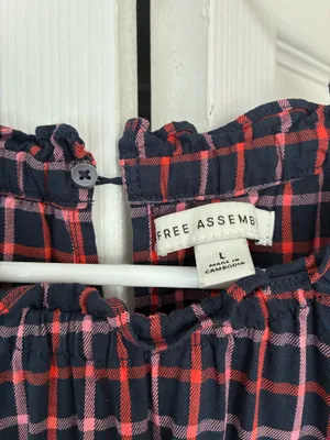 Free Assembly Dress Multiple Size L thumbnail 2