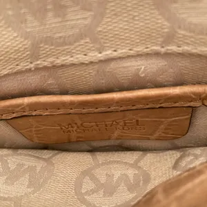 Michael Kors crossbody thumbnail 6
