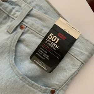 Levi’s 501 Original Cropped Straight‎ Leg Light Wash Jeans Size 30 thumbnail 6