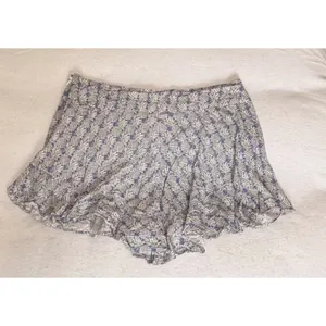 Maeve Anthropologie Pineapple Print Ruffle Hem Shorts Blue White Size 12 thumbnail 4