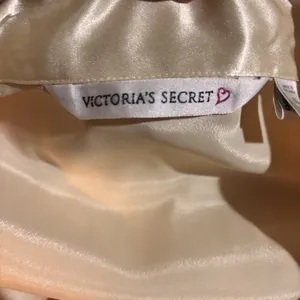Victoria's Secret Satin Pajama Set Women's Medium Champagne Gold Long Sleeve Y2K thumbnail 6