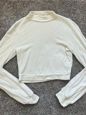 Le Lis Cream Mock Neck Long Sleeve Cropped Top thumbnail 1
