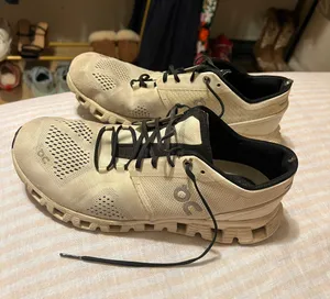 on cloud sneakers White Size 9.5 thumbnail 1