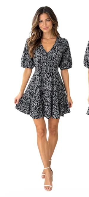 Universal Thread Women’s Black Floral with Puff Sleeves Size S NWT thumbnail 1