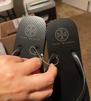 thin flip flop in size 5 in black thumbnail 4