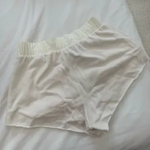 Alo Yoga Shorts thumbnail 4
