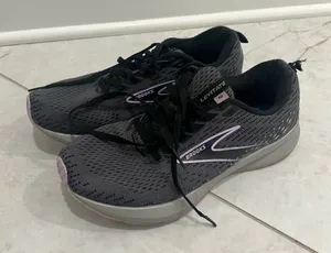Brooks Gray Levitate 5 Sneakers Size 8 US thumbnail 1