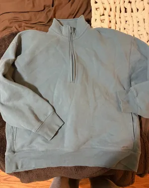 Aritzia Sweatshirt thumbnail 1
