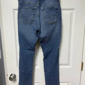 Hollister Ripped Ultra High-Rise mom Jeans 9R thumbnail 3