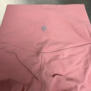 Lululemon Pink 26” Leggings - Size 0 - EUC thumbnail 3